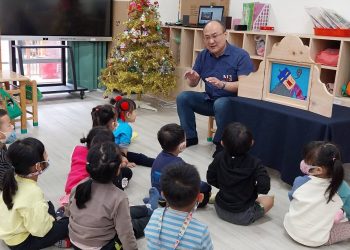 「紙芝居」故事暖心活動　助六龜孩子出國圓夢