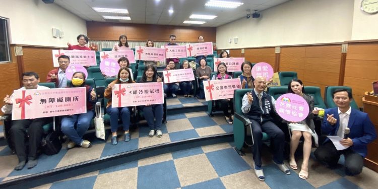 讓愛無限~ 公益團體送愛 捐贈百萬物資關懷金予中部十家社福單位