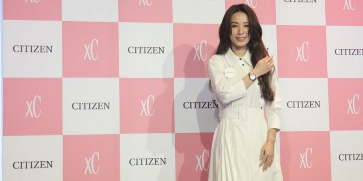 Hebe 田馥甄再代言 CITIZEN 精品女錶 新款登場以紅金色系配色迎龍年