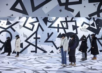 HTC 再度攜手 VR/AR 內容品牌 Excurio　《胡夫地平線－金字塔沉浸式探索體驗展》北京開展