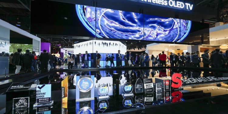 OLED 需求升、成本降 LG 預測將成 2024 市場主流