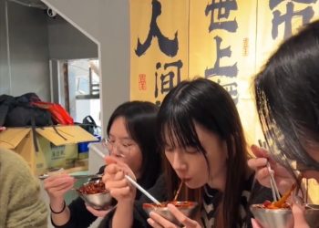 正宗重慶麻辣火鍋「李鐵柱老火鍋」  挑戰極辣