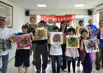 圓緣慈善推廣協會攜手南門獅子會 陪老憨兒無筆彩繪