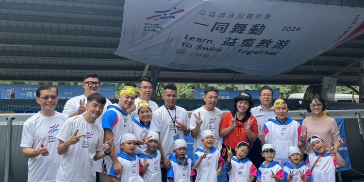 舞動游泳教學 學童樂翻天