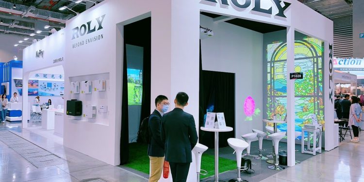 COMPUTEX展亮相 台灣品牌ROLY推出高質感光影3LCD技術
