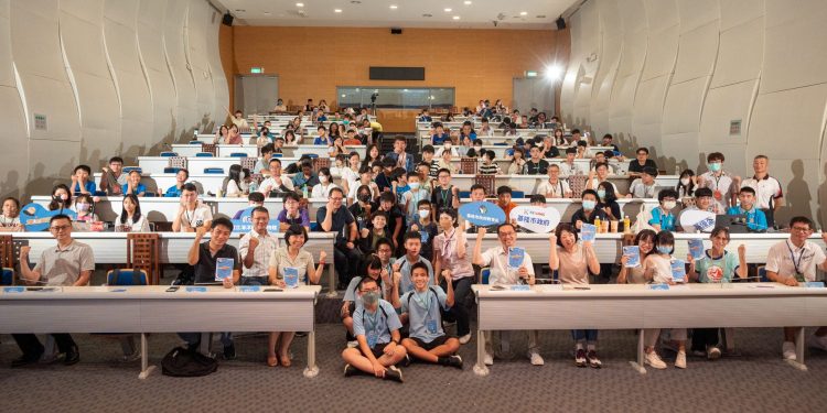 基隆市海上吸塵器競賽熱鬧登場 吸引逾200位師生參與