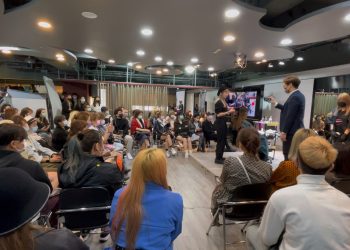 高收入頂尖髮型設計師 解密染髮色彩配方技巧 創造高級夢幻髮色