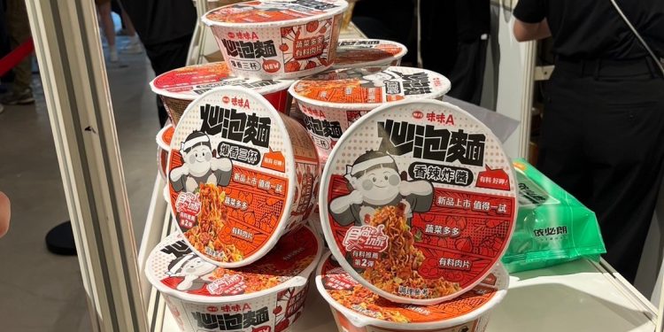 味味A炒泡麵很有料 讓Dcard卡友及路人搶著來爆料