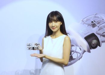 可語音控制免用操作器跟拍 極輕巧掌上空拍機 DJI NEO 登台