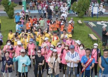 完成發電500MW里程碑 達德以竹杖健走與在地同樂