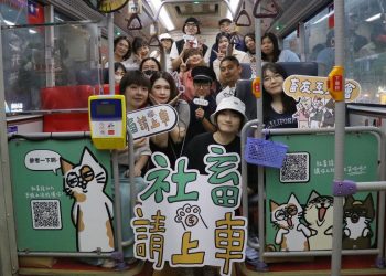 社畜請上車！Podcast頻道首創公車Live 大聊職場鬼故事