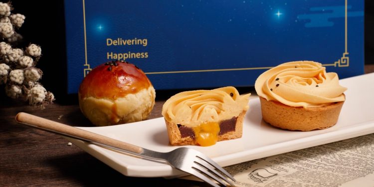 全台首創「玫瑰蛋黃酥塔」 中秋送禮新選擇