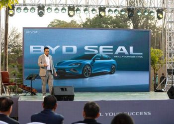 潛在起火風險？中國電動車龍頭比亞迪 召回近10萬輛熱門車款