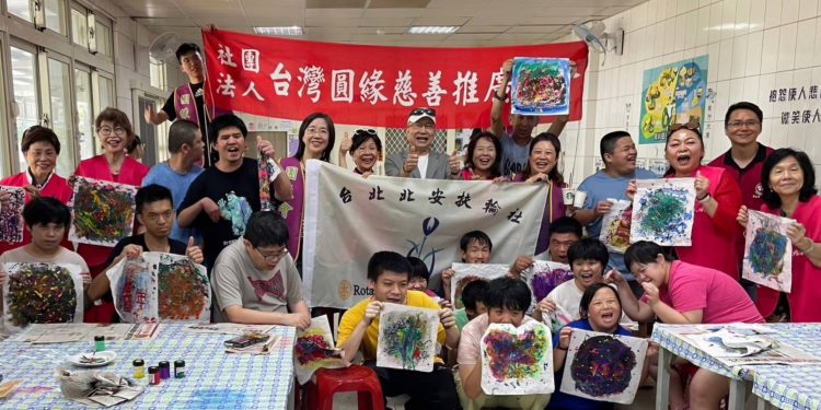 一日畫室助老憨兒生產畫作 圓緣慈善推廣協會攜手北安扶輪志工服務