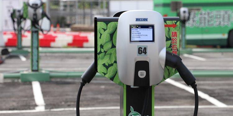 全台最大單場域充電站啟用 盛益攜手三啟共拓創新充電商機