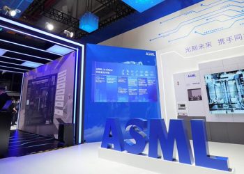 半導體設備龍頭ASML財測疲弱 單日股價暴跌創26年來之最