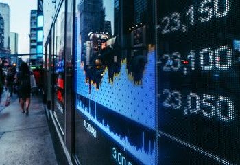 日股反彈帶動 台股跳漲收復季線、盤中量能不足漲勢收斂