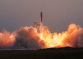 SpaceX第五度試射「星艦」！成功回收巨型助推器嘆為觀之