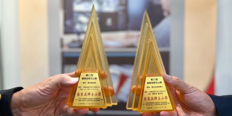 Spark迪維科榮獲「國家品牌玉山獎」的最佳產品類及傑出企業領導人2項肯定