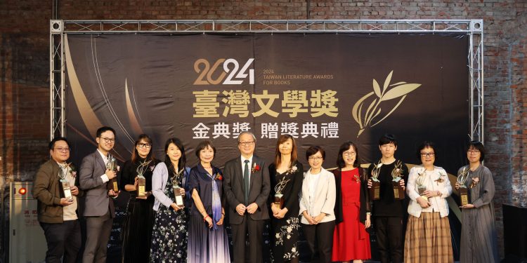臺灣文學獎金典獎贈獎 照亮文學星空