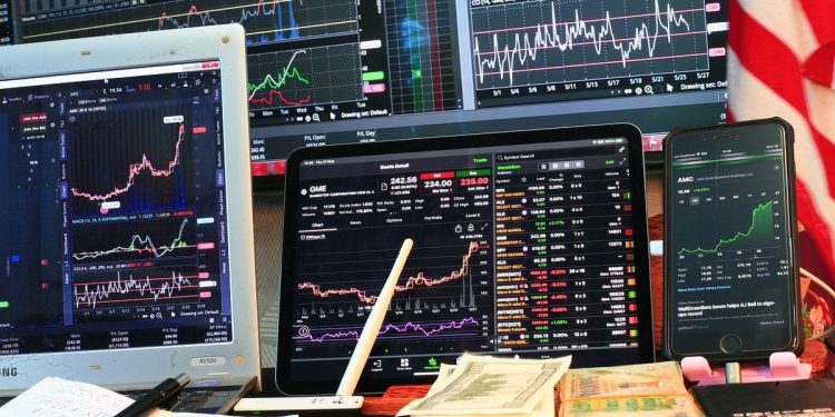 投資一定要冒險?00950B「低風險.高報酬」 股民讚:配息那麼高啊