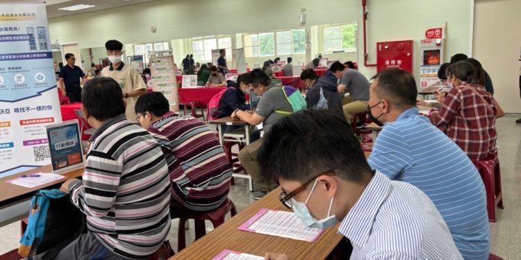 把握年底求職衝刺！千餘職缺 11/14竹北中興里集會所徵才登場