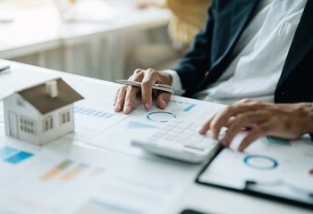 六都房屋移轉棟數連3降 房市「量縮價高」恐持續至明年Q1