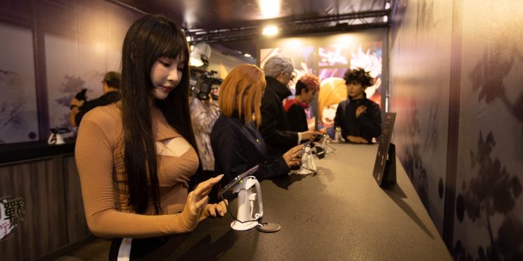 「咒術迴戰 幻影夜行」虎杖悠仁、五条悟現身松山文創 引排隊熱潮