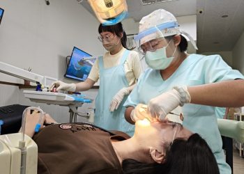 屏縣府照顧滿65歲長輩裝假牙 11／30前申請