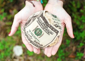 滿手銀彈! 00915收益平準金逾1.2元 下季配息有望續創佳績