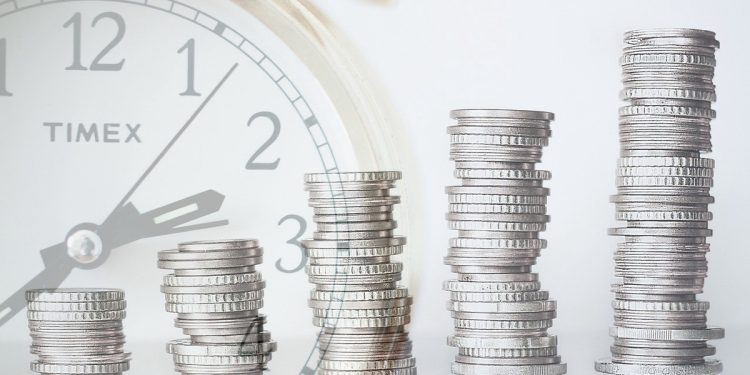 砸兩百萬買00940享退休? 網友算00915有望創2倍以上收入