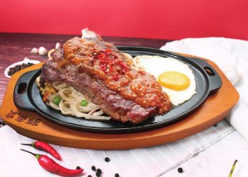 牛排新吃法！孫東寶與貴族世家 麻辣牛排新登場！