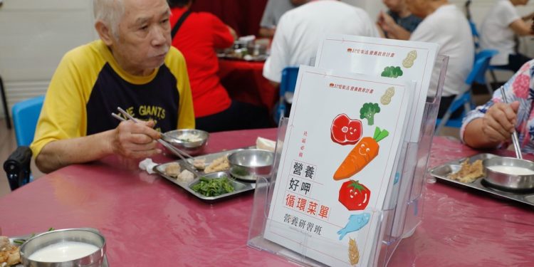 佳格攜手阿義師前進南機場樂活園地　導入循環菜單關懷長者營養