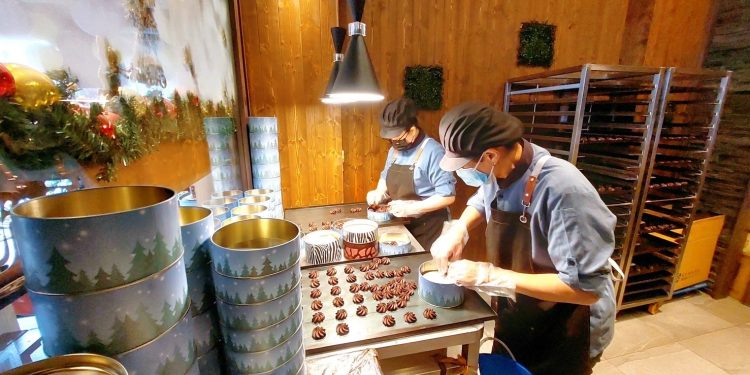 台中最搶手曲奇?2025過年伴手禮《短腿阿鹿餅乾》排隊秘訣揭秘