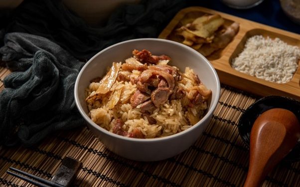 彌月油飯禮盒選哪家？鹿港這款鴨肉油飯成為新手爸媽最愛