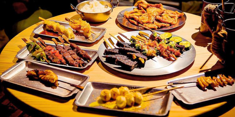 超享受露營燒烤配啤酒 台南人氣串燒專賣店 聚餐約會宵夜小酌 體驗露營氛圍