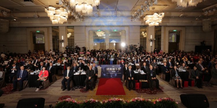 台灣體壇發光!第16屆體育推手獎表揚典禮 張廖萬堅感謝企業力挺