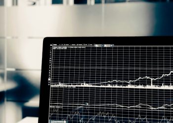 00929折價1.21％ 不敗教主出手狂撿150張