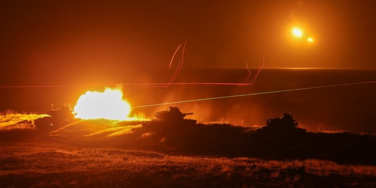 澎防部「鎮疆操演」深夜實彈射擊 強化指揮及夜戰