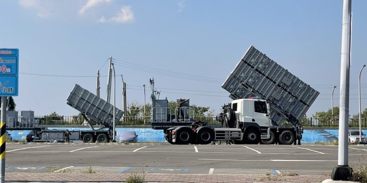 獨/因應共軍演習 海軍飛彈機動車進駐漁港