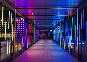 冬日台北耶誕歡慶到跨年 信義百貨12道璀璨空中光廊繽紛浪漫