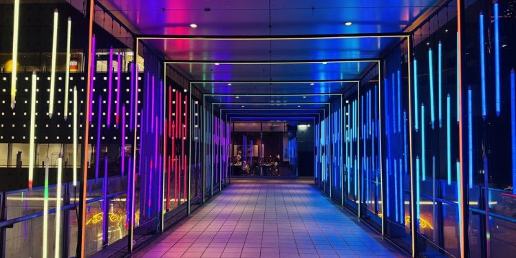 冬日台北耶誕歡慶到跨年 信義百貨12道璀璨空中光廊繽紛浪漫