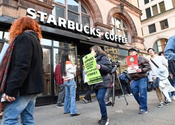 勞資爭議燒不停！星巴克罷工蔓延全美 數百家門市恐受影響