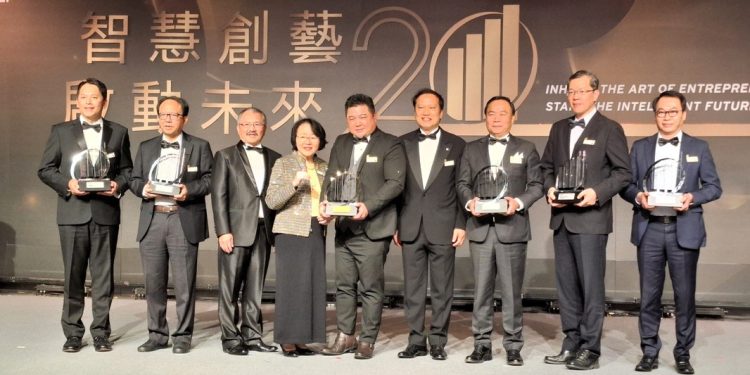 綠茵生技董事長吳嘉峰 榮獲2024「安永企業家獎」優化致志企業家獎