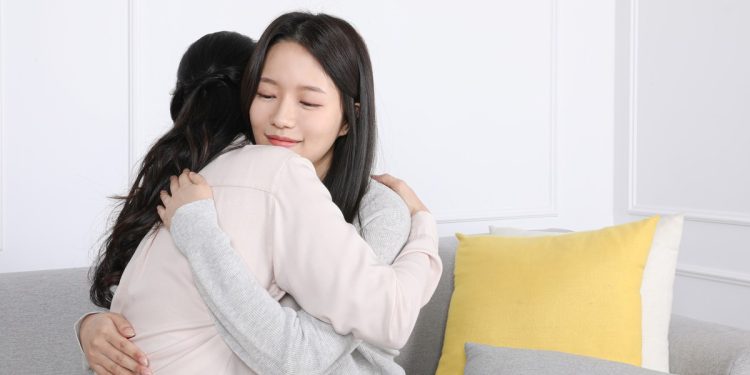 無故跟正宮變成好閨蜜？徵信業者揭秘：小三私下幫人夫生子