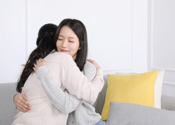 無故跟正宮變成好閨蜜？徵信業者揭秘：小三私下幫人夫生子