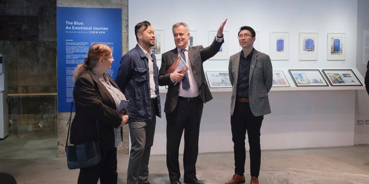英駐台代表鄧元翰與文化界人士共襄盛舉 期待《正旅館 藍》重新定義城市面貌