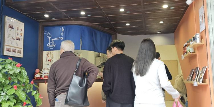 美食沙漠中綠洲 湯心麵屋進駐南港 為上班族展場人群打造暖心選擇