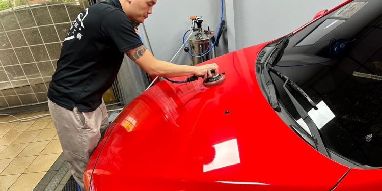 年輕卻不凡 開創汽車美容市場新天地