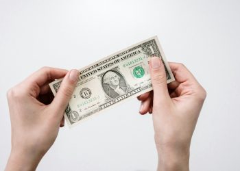 非投等債很危險? 阮慕驊嗆「別打翻一船人」 稱讚1檔ETF亮眼！